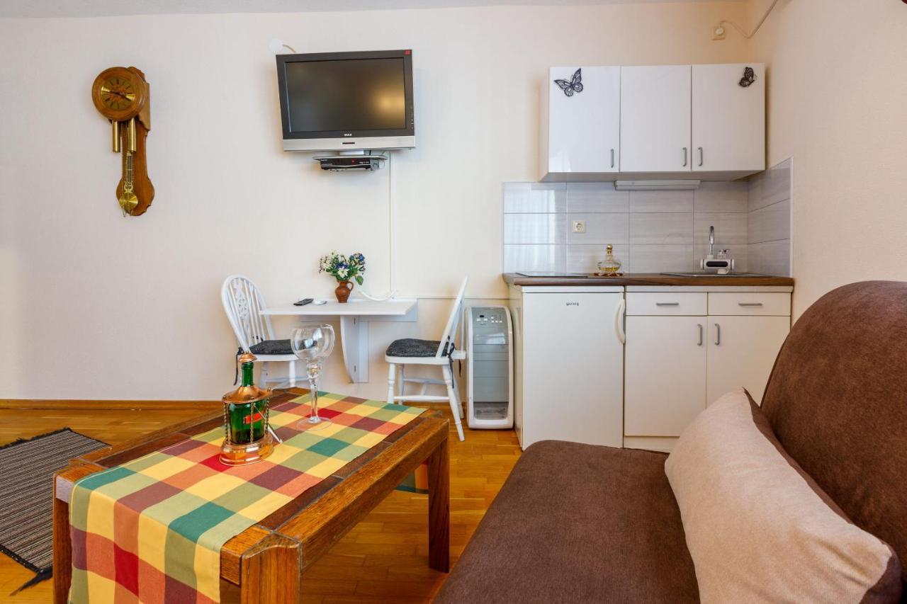 Apartments&Room ART Crikvenica Buitenkant foto