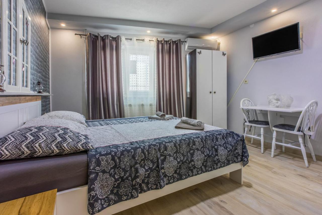 Apartments&Room ART Crikvenica Buitenkant foto