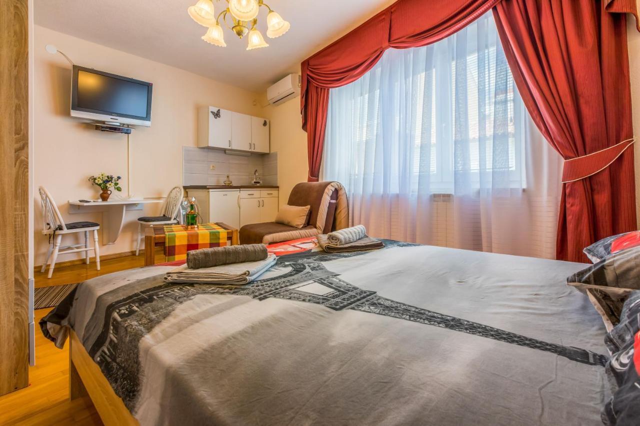 Apartments&Room ART Crikvenica Buitenkant foto